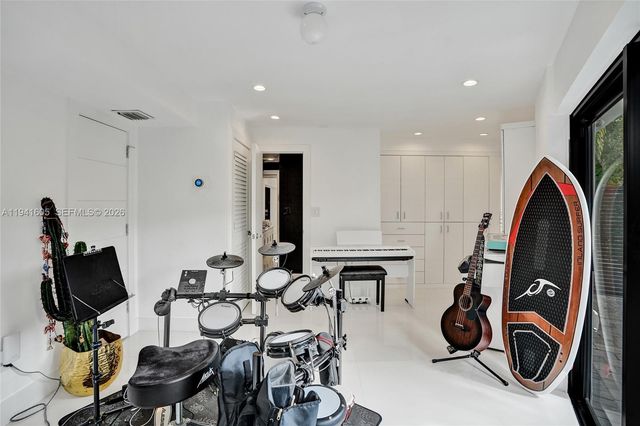 19130 NE 21st Ave, North Miami Beach, FL 33179