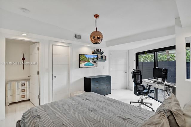 19130 NE 21st Ave, North Miami Beach, FL 33179