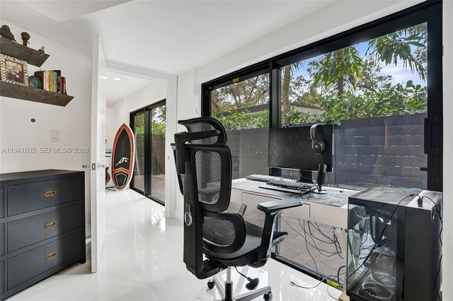 19130 NE 21st Ave, North Miami Beach, FL 33179