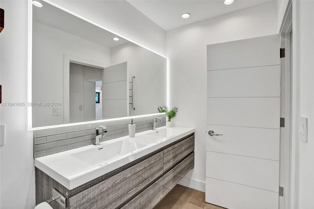 19130 NE 21st Ave, North Miami Beach, FL 33179