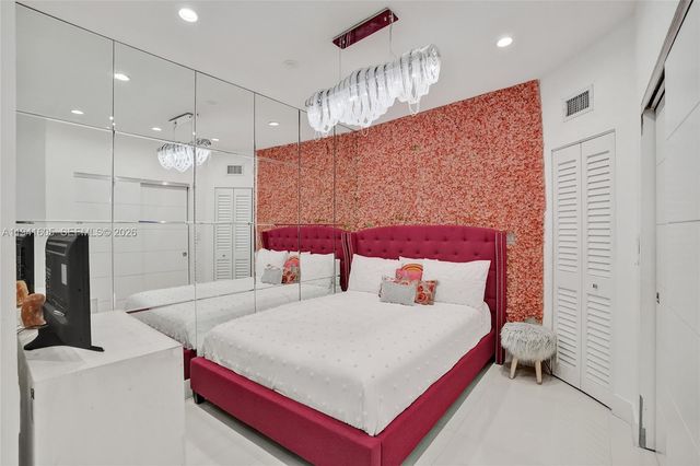 19130 NE 21st Ave, North Miami Beach, FL 33179