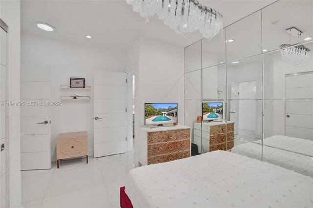 19130 NE 21st Ave, North Miami Beach, FL 33179