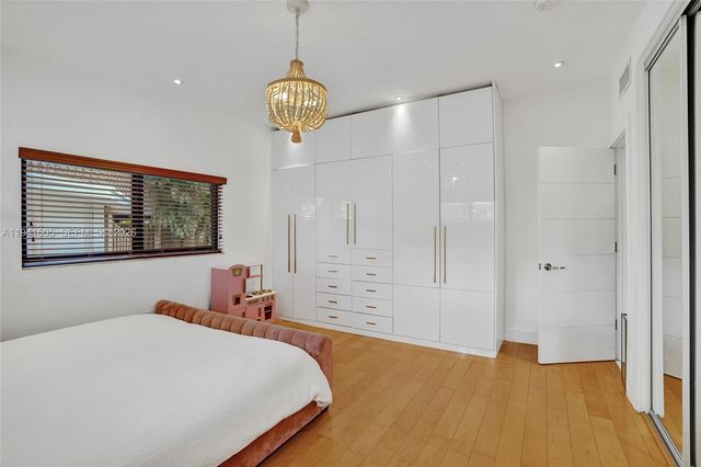 19130 NE 21st Ave, North Miami Beach, FL 33179