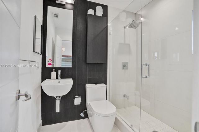 19130 NE 21st Ave, North Miami Beach, FL 33179