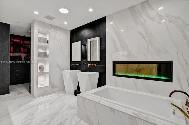 19130 NE 21st Ave, North Miami Beach, FL 33179