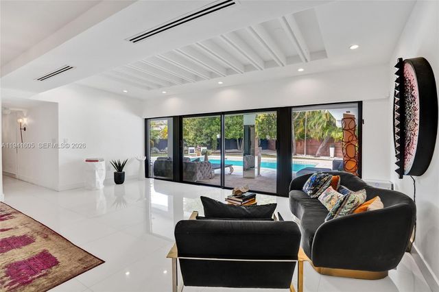 19130 NE 21st Ave, North Miami Beach, FL 33179