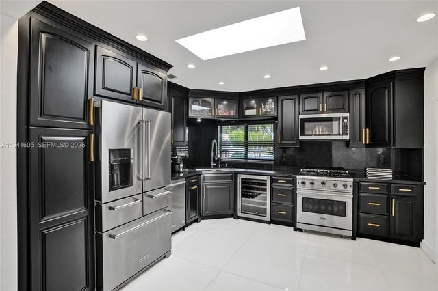 19130 NE 21st Ave, North Miami Beach, FL 33179