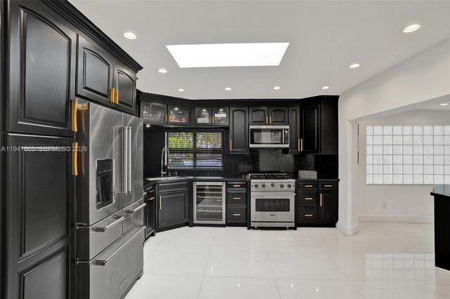 19130 NE 21st Ave, North Miami Beach, FL 33179