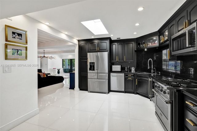 19130 NE 21st Ave, North Miami Beach, FL 33179