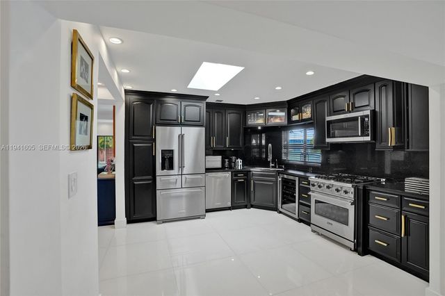 19130 NE 21st Ave, North Miami Beach, FL 33179