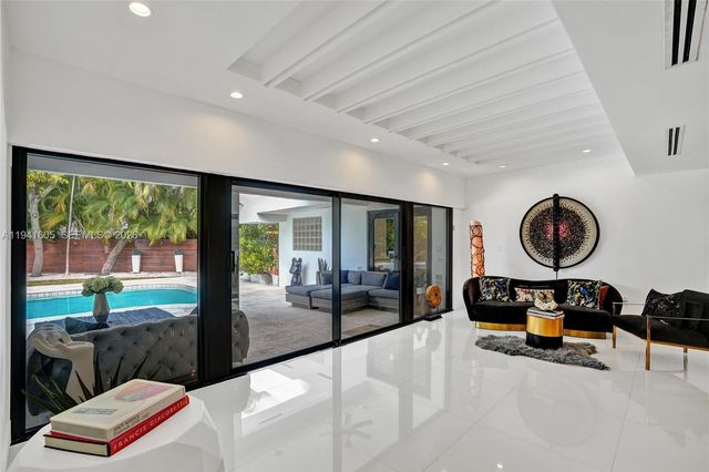 19130 NE 21st Ave, North Miami Beach, FL 33179