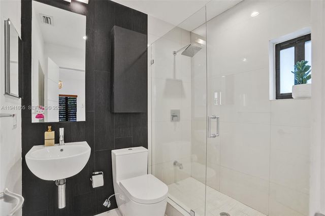 19130 NE 21st Ave, North Miami Beach, FL 33179