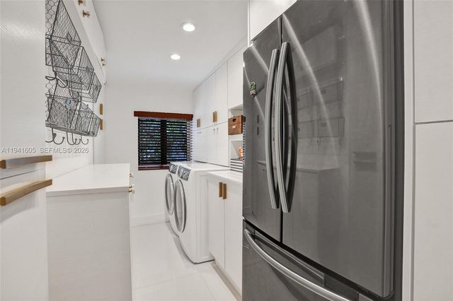 19130 NE 21st Ave, North Miami Beach, FL 33179