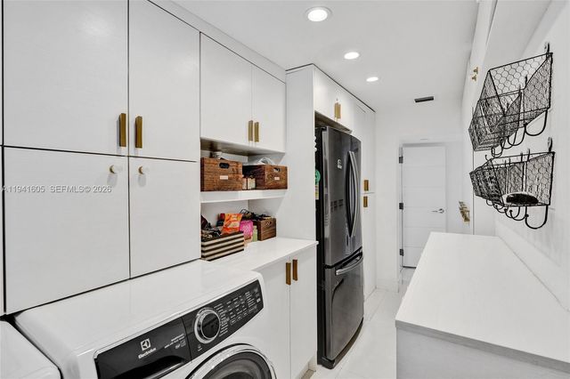 19130 NE 21st Ave, North Miami Beach, FL 33179