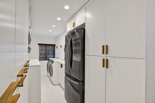 19130 NE 21st Ave, North Miami Beach, FL 33179