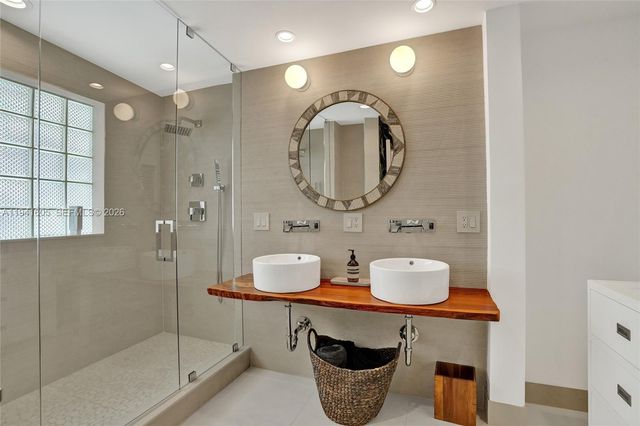 19130 NE 21st Ave, North Miami Beach, FL 33179