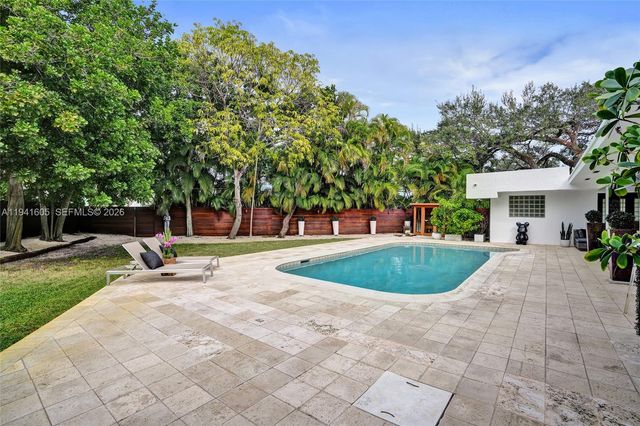 19130 NE 21st Ave, North Miami Beach, FL 33179