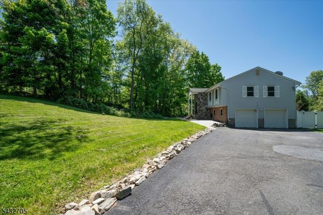 14 Lounsberry Hollow Rd, Vernon Twp., NJ 07461