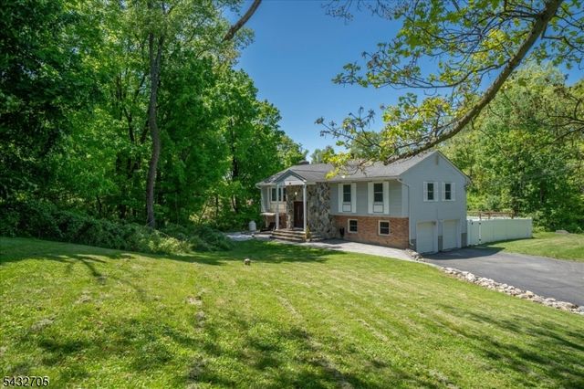14 Lounsberry Hollow Rd, Vernon Twp., NJ 07461
