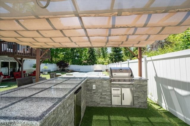 14 Lounsberry Hollow Rd, Vernon Twp., NJ 07461
