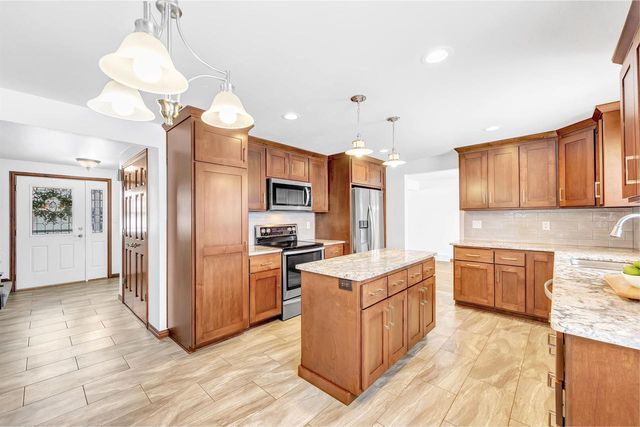 550 EDELWEISS DRIVE, Green Bay, WI 54302