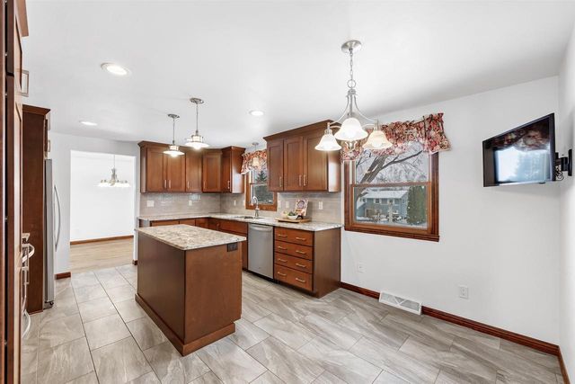 550 EDELWEISS DRIVE, Green Bay, WI 54302