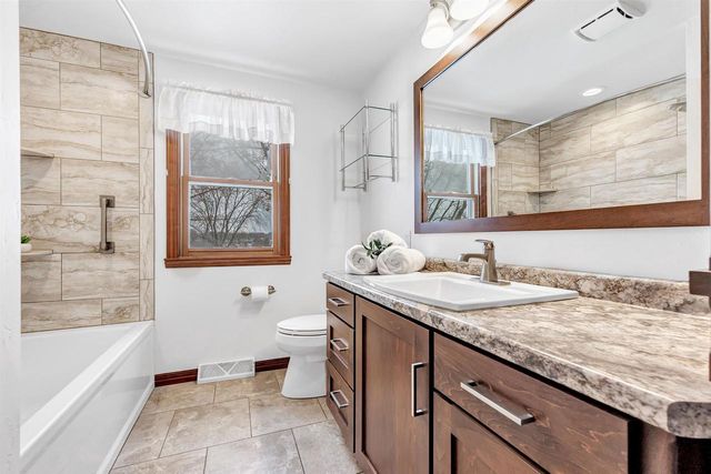 550 EDELWEISS DRIVE, Green Bay, WI 54302