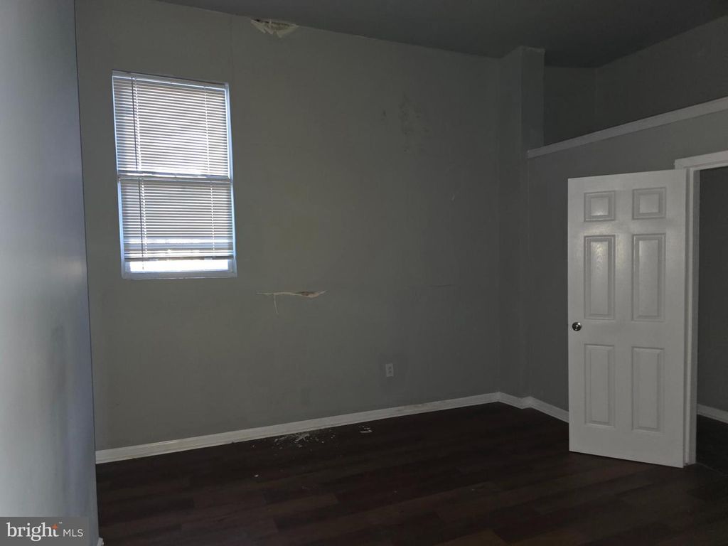 Image 16 of property listing at 530 N FULTON AVE, Baltimore, MD 21223
