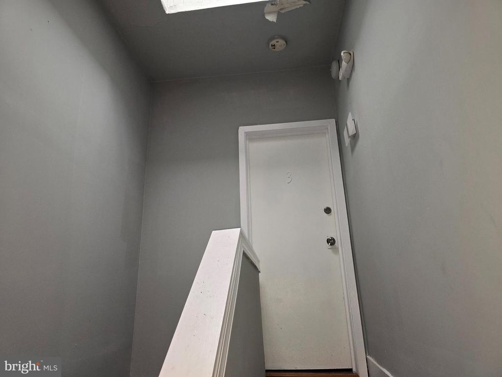 Image 6 of property listing at 530 N FULTON AVE, Baltimore, MD 21223