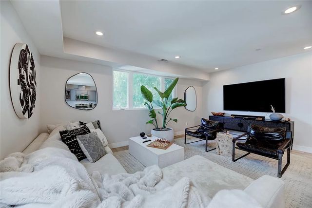 2151 S West View Street, Los Angeles, CA 90016