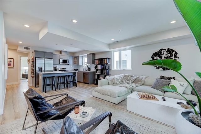 2151 S West View Street, Los Angeles, CA 90016