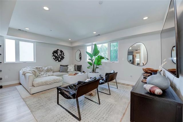 2151 S West View Street, Los Angeles, CA 90016