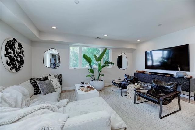 2151 S West View Street, Los Angeles, CA 90016