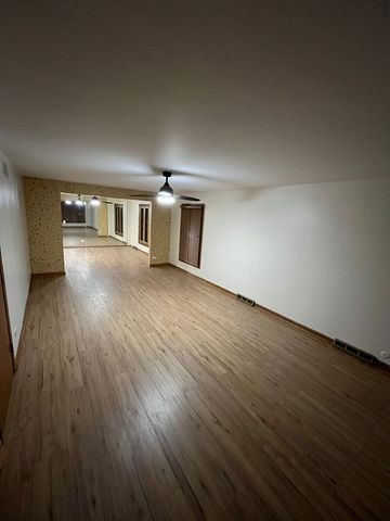 711 N Northwest Highway 2, Park Ridge, IL 60068