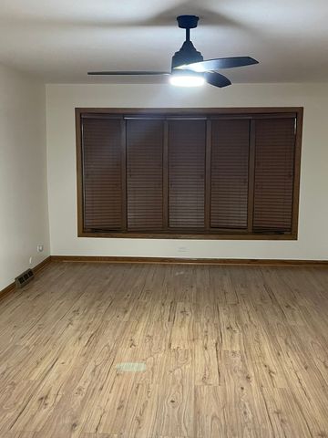 711 N Northwest Highway 2, Park Ridge, IL 60068