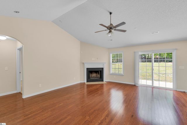 126 Sprouse Farm Way, Fountain Inn, SC 29644