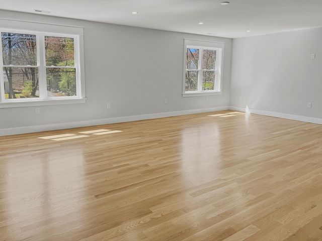 42 High St, Shrewsbury, MA 01545