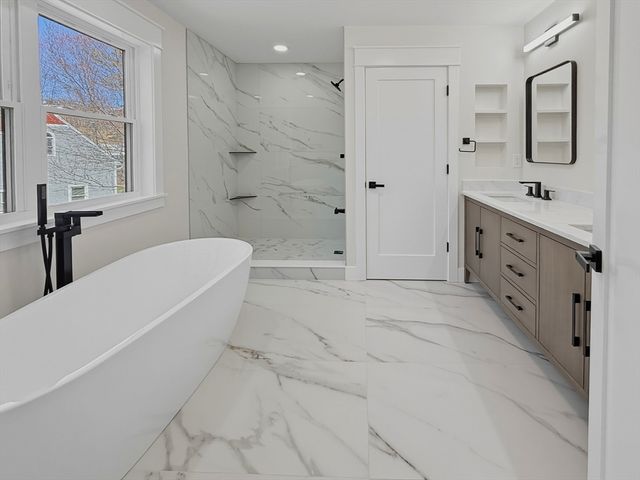 42 High St, Shrewsbury, MA 01545