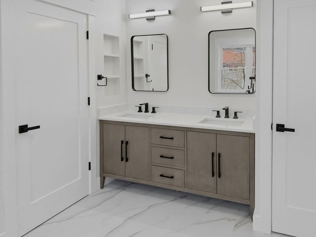 42 High St, Shrewsbury, MA 01545