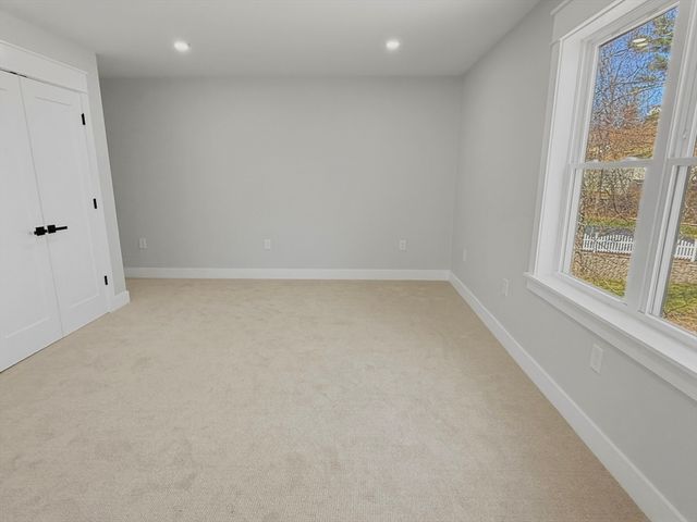 42 High St, Shrewsbury, MA 01545