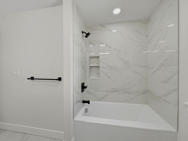 42 High St, Shrewsbury, MA 01545