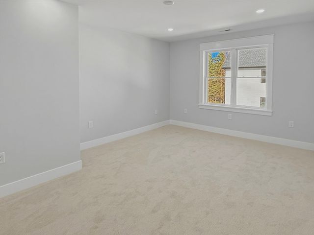 42 High St, Shrewsbury, MA 01545