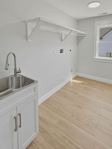 42 High St, Shrewsbury, MA 01545