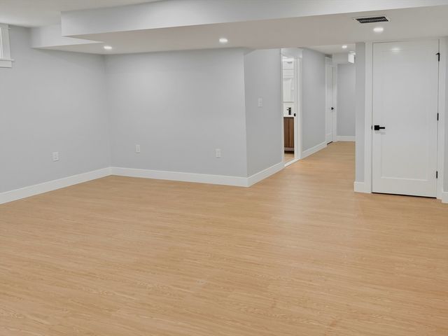 42 High St, Shrewsbury, MA 01545