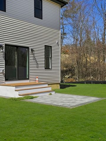 42 High St, Shrewsbury, MA 01545