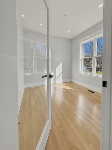 42 High St, Shrewsbury, MA 01545