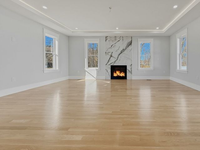 42 High St, Shrewsbury, MA 01545