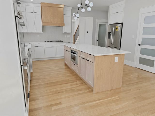 42 High St, Shrewsbury, MA 01545