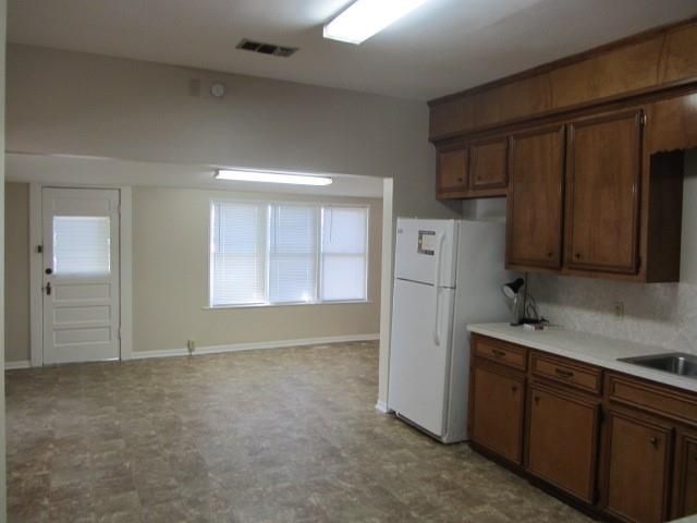 3002 Montgomery Road, Huntsville, TX 77340