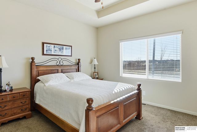 18615 Robin Drive, Omaha, NE 68136